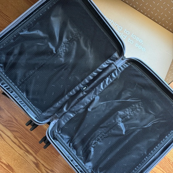 JULY Carry On Lite Suitcase 32L - Picture 4 of 10